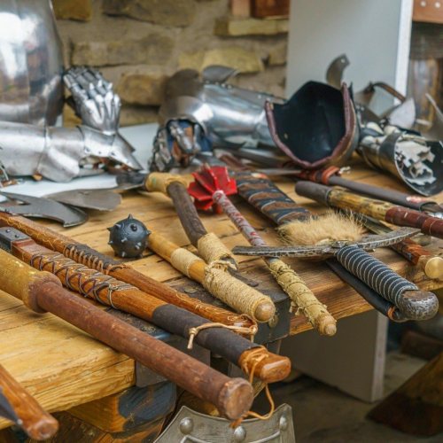 Zamek Stara Baśń w Grybowie - wejścia indywidualne