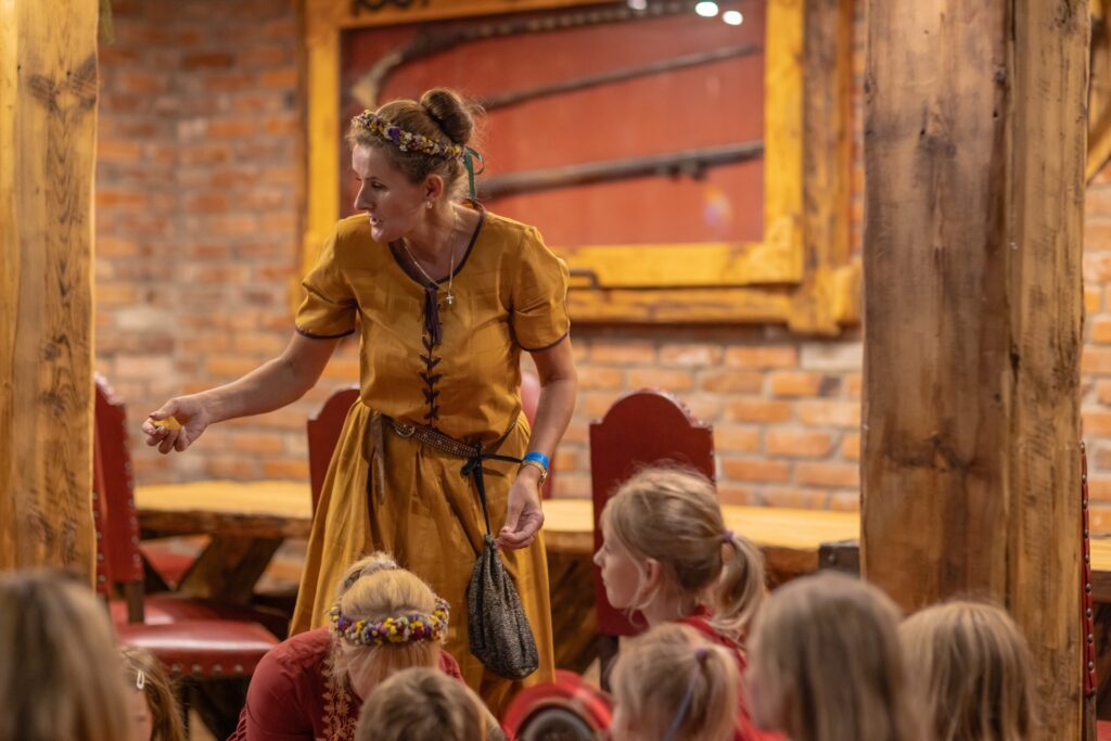 Zamek Stara Baśń w Grybowie - zwiedzanie dla dzieci - aut. Konrad Rogoziński